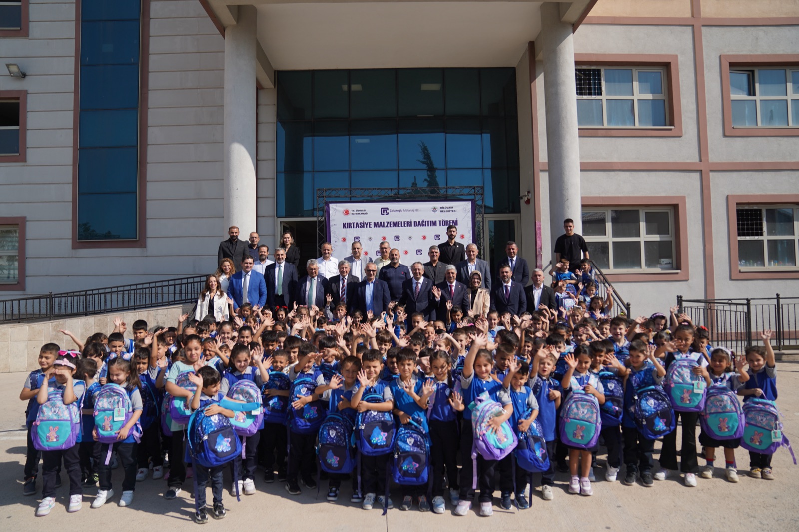 Çolakoğlu Metalurji'den Minik Öğrencilere Kırtasiye Desteği